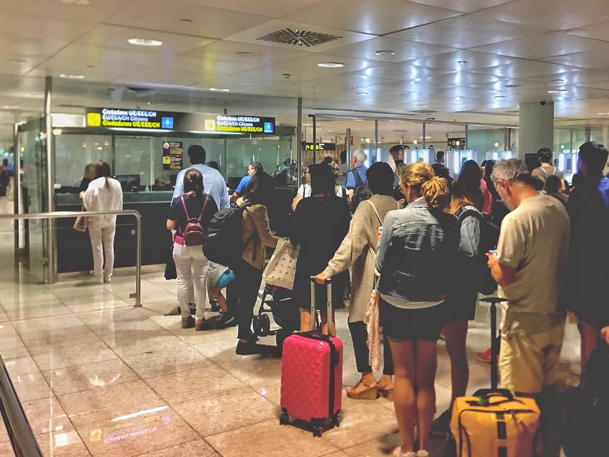 FAST TRACK SERVICES NOI BAI AIRPORT (HANOI) | NO WAITING - Meeting the Staff: The Name Sign Moment That Changes Your Arrival