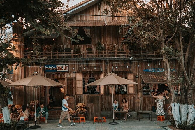 [Free E-sim] Old School Vietnam Cafe Trip in Da Nang - Dragon Bridge and Love Bridge: where the Han River steals the show