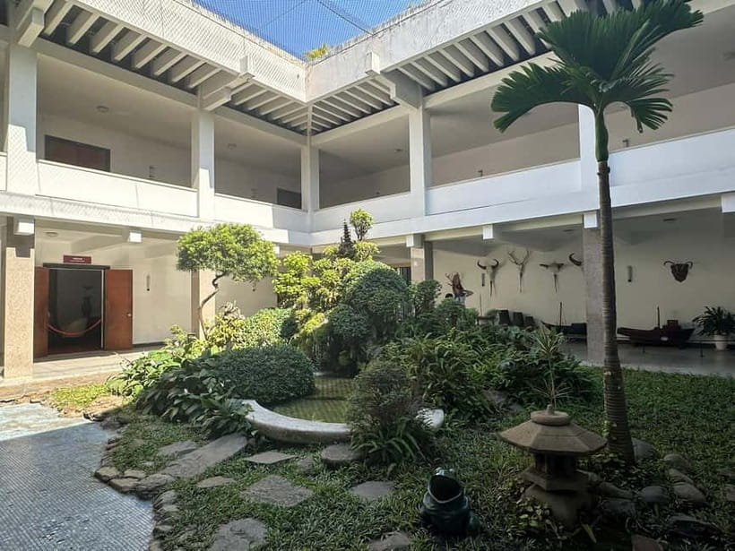 Free E-Sim War Remnants Museum & Independence Palace Tour - The real value: a live guide in English or French