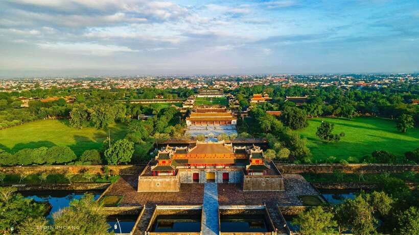 From Da Nang/Hoi An: Hai Van Pass & Hue Imperial City Deluxe - Lap An Lagoon and Lang Co Beach: short stops, big payoff