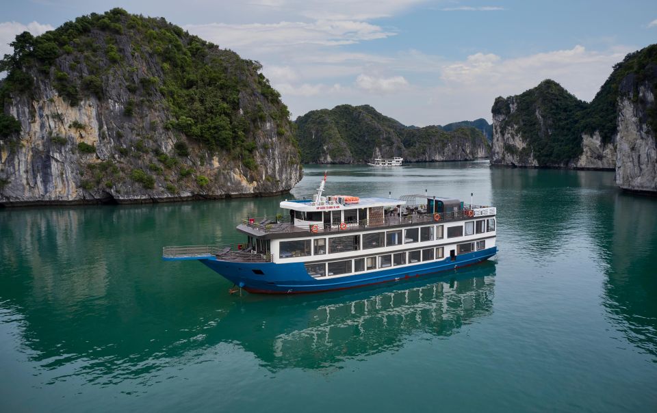 From Halong: 2 Days / 1 night with Halong - Lan Ha tour - Meals Included: 2 Lunches, 1 Dinner, and 1 Breakfast (What That Means for Your Budget)