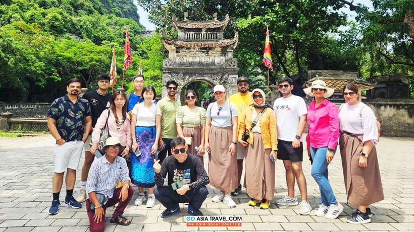 From Hanoi: 1-Day Ninh Binh Highlights Tour with Lunch - Buffet lunch in Ninh Binh: more choices than you expect, but plan for water