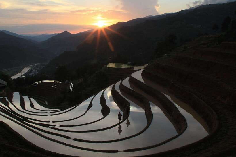 From Hanoi: 1-day Sapa Trekking Tour With Overnight Bus - The Morning Kickoff in Sapa: Freshen Up, Breakfast, Then Start Walking