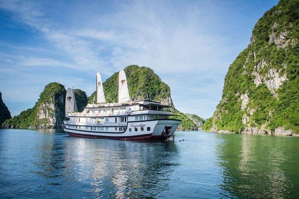 From Hanoi: 2-Day Bai Tu Long Bay Luxury Cruise with Jacuzzi - Food, bar, and your cabin with jacuzzi: the kind of luxury you can feel