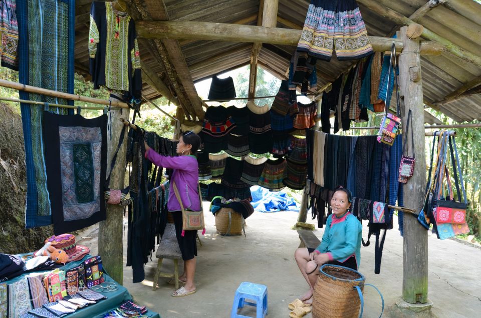 From Hanoi: 2-Day Sapa-Fansipan Peak & Trek & Ha Giang Bus - Day 2: Cable car up Fansipan, pagoda visit, and the 600 steps to the Roof of Indochina