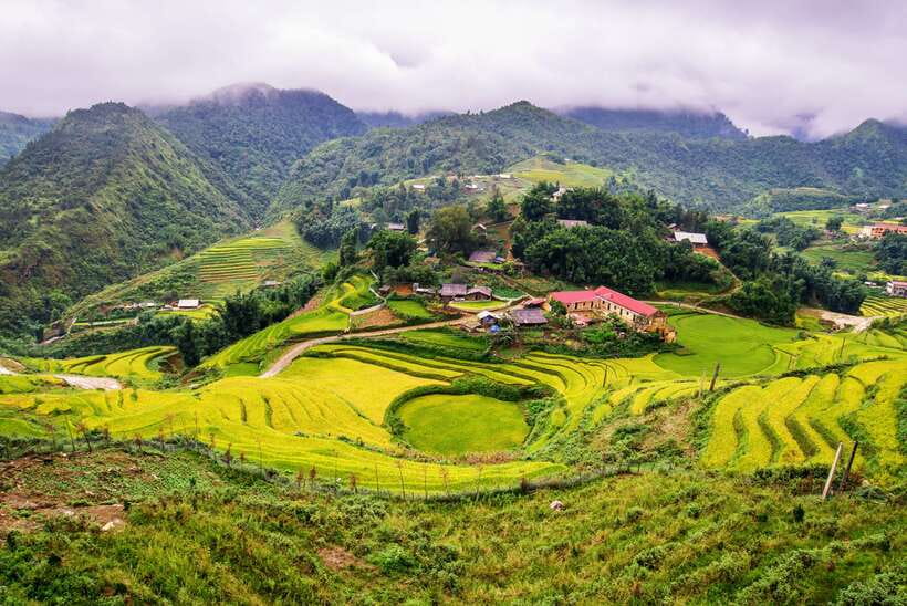 From Hanoi: 2-Day Sapa Trek Tour - Luxury Limousine Transfer - Hanoi to Sapa by luxury limousine: the ride that sets the mood