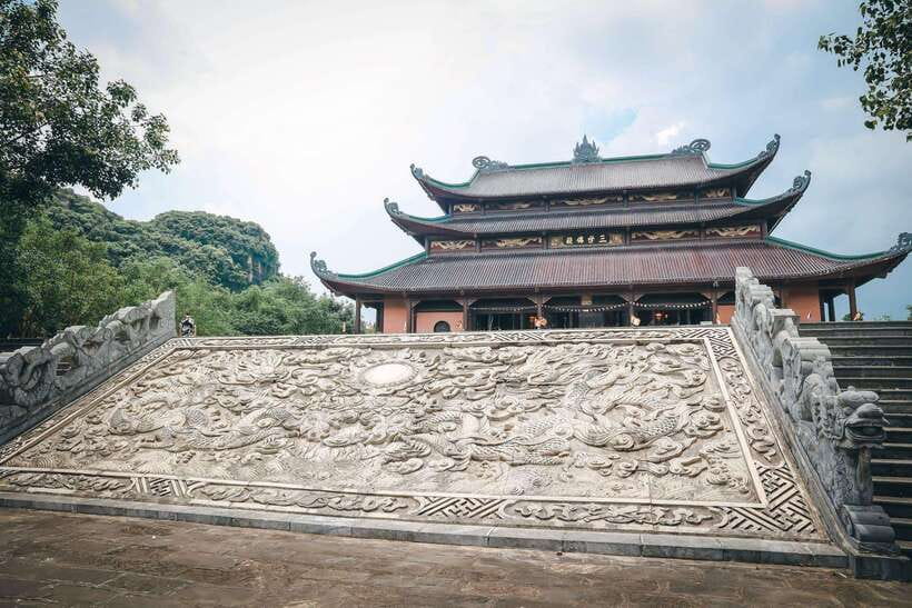 From Hanoi: Bai Dinh, Trang An Mua Cave - A Scenic Day Tour - Trang An UNESCO: why the boat ride is the star