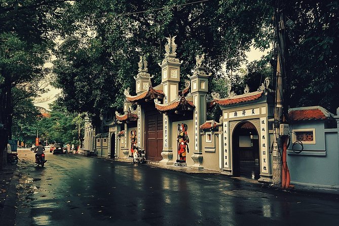 From Hanoi: Full-Day City Tour with Hoa Lo Prison |Optional Lunch - Ho Chi Minh Mausoleum Area: What Changes on Mondays and Fridays