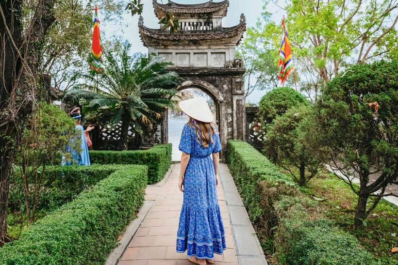 From Hanoi: Full-Day Ninh Binh Highlights Small Group Tour - Sampan Boat Trip on Tam Coc River: The Calm, Cave-Through Highlight