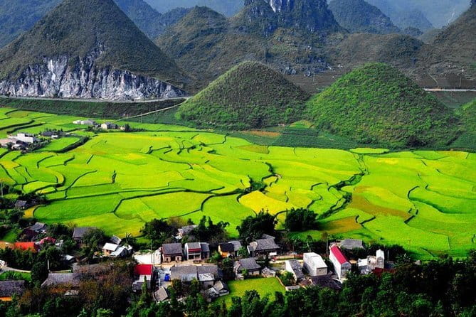 From Hanoi: Ha Giang Loop Tour 3 Nights 2 Days with Motorbike/Car - Day 2: Quan Ba Heaven Gate and Dong Van Karst Plateau Geopark