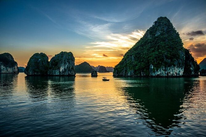 From Hanoi: Ha Long Bay Day tour 4-Star with Kayaking - Amazing Cave: the classic karst walk, with practical footwear advice