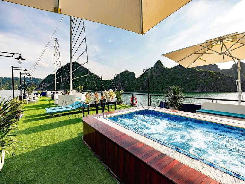 From Hanoi: Ha Long Bay Luxury Cruise with Big & Small Group - Sung Sot (Surprising) Cave: what to expect on the walk