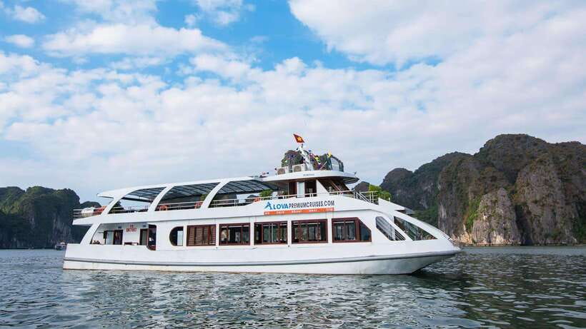From Hanoi: Ha Long Bay Luxury Cruise with Big & Small Group - Lunch onboard and the sunset party social hour