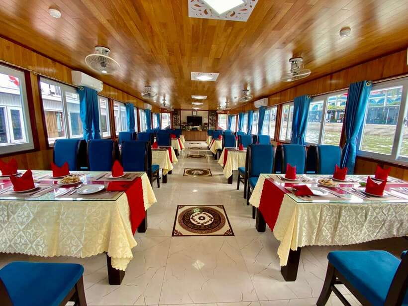 From Hanoi: Ha Long Bay Save-Cost Tours - Big & Small Groups - Timing, crowds, and why this feels busy (even when it’s well run)