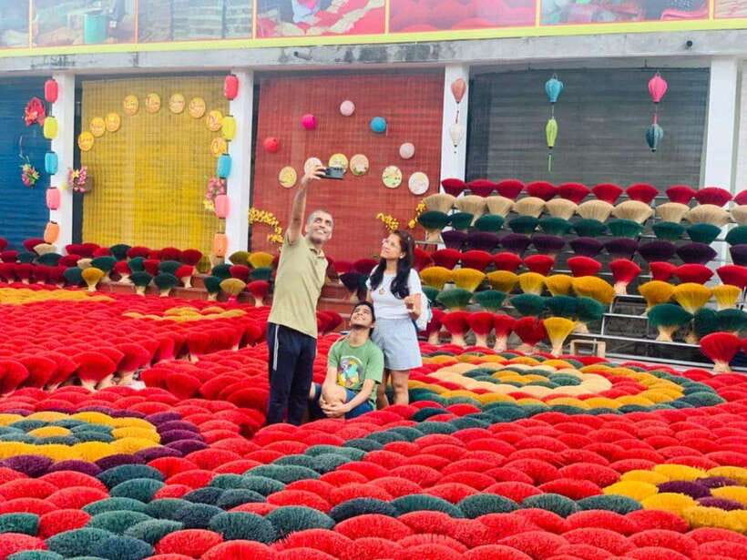 From Hanoi: Half-Day Tour to Incense & Hat Villages - Chuong and Quang Phu Cau: What This Craft Tour Actually Feels Like