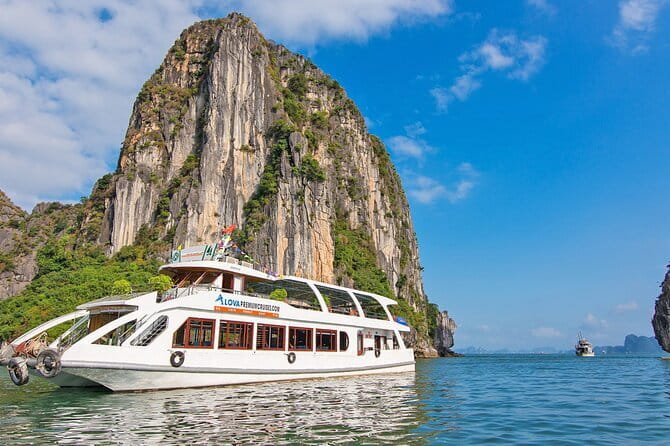 From Hanoi- Halong Bay 1 Day Save Cost With Limousine Bus Option - Thien Cung Cave (Heavenly Palace Grotto): big chambers, clear time blocks