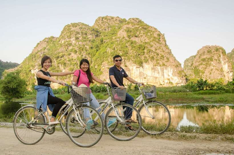 From Hanoi: Hoa Lu/Bai Dinh-Tam Coc/Trang An-Mua Cave Tours - Getting From Hanoi: Pickup Window and Bus Reality