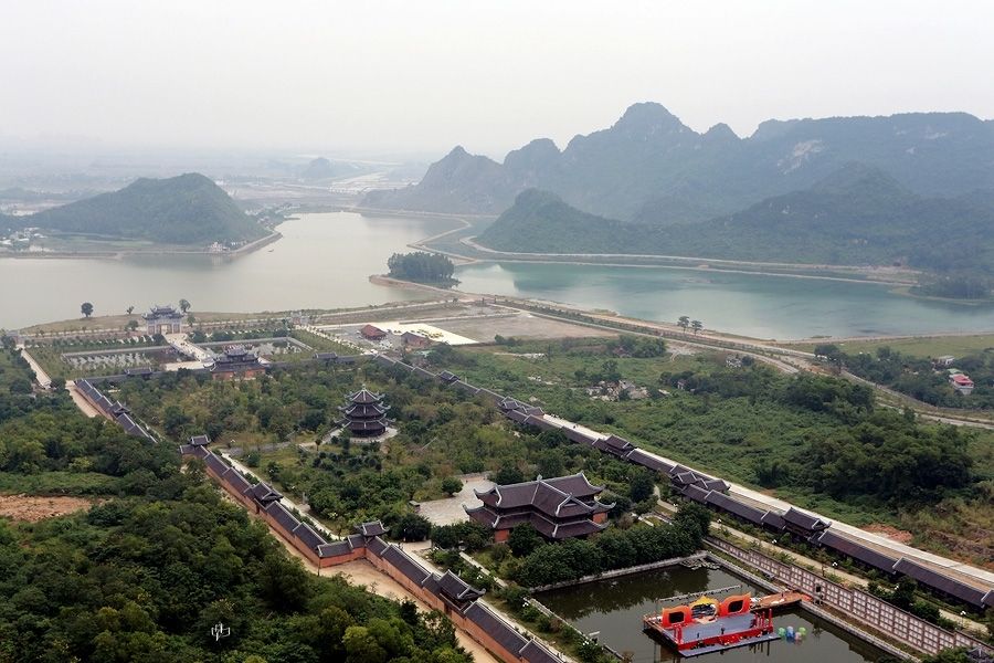 From Hanoi: Hoa Lu/Bai Dinh-Tam Coc/Trang An-Mua Cave Tours - Mua Cave and Ngoa Long Mountain: Steps, Heat, and the Big View