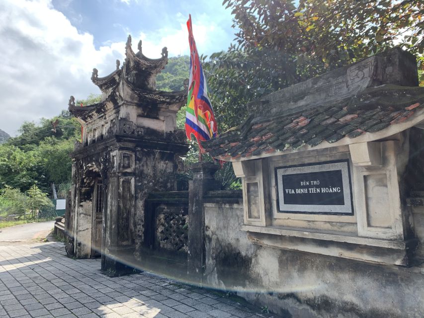 From Hanoi: Hoa Lu, Hang Mua Hike, Tam Coc Boat, and Lunch - Tam Coc Lunch and the Hoang Long River Sampan Caves