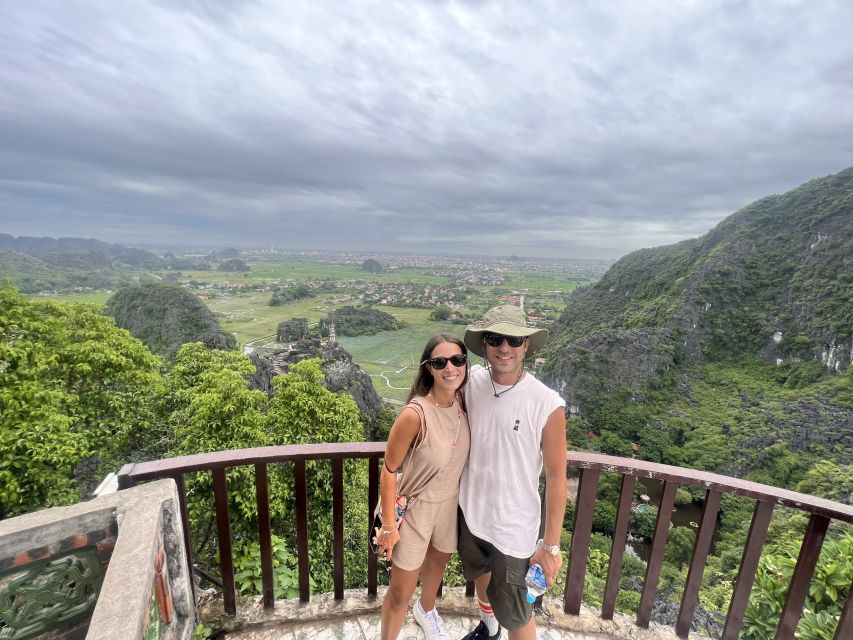 From Hanoi: Hoa Lu, Mua Cave and Tam Coc Full-Day Trip - Lunch after the hike: included Vietnamese food, with a few quality swings