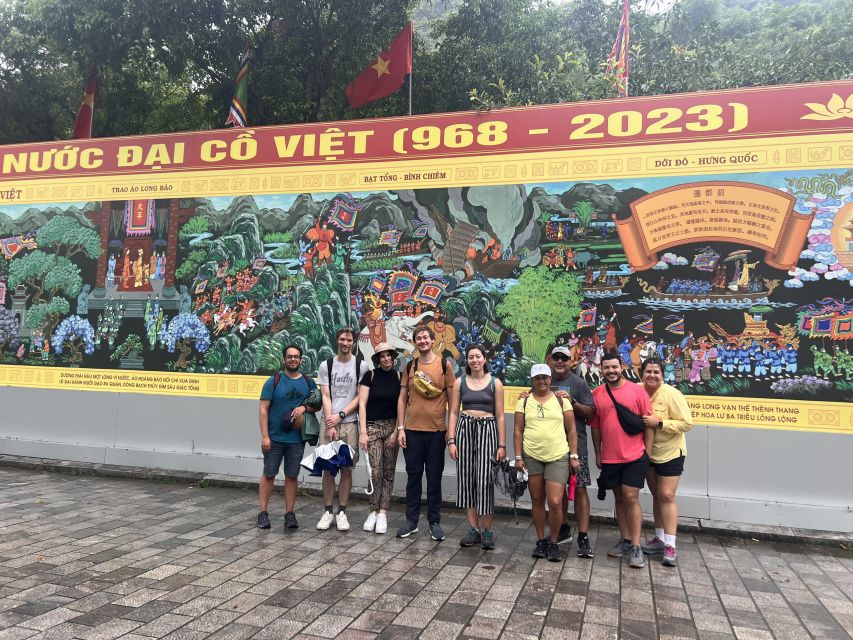 From Hanoi: Hoa Lu, Mua Cave and Tam Coc Full-Day Trip - Sampan on the Ngo Dong river: Hang Ca, Hang Hai, Hang Ba at a slow pace
