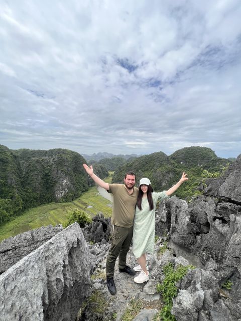From Hanoi: Hoa Lu, Mua Cave and Tam Coc Full-Day Trip - Hoa Lu Ancient Capital: a fast history lesson in the right place