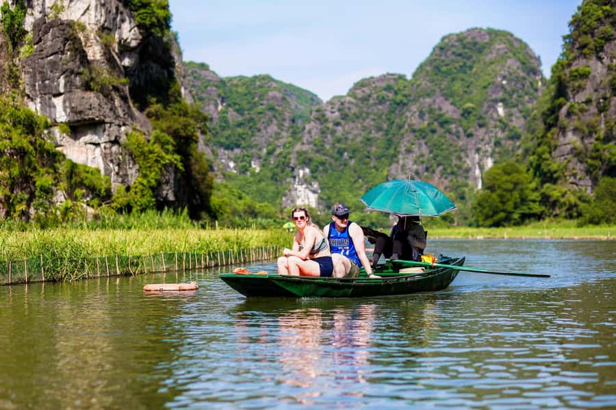 From Hanoi: Hoa Lu, Tam Coc, and Mua Cave Adventure Day Tour - Lunch in Ninh Bình: a real meal, not an afterthought