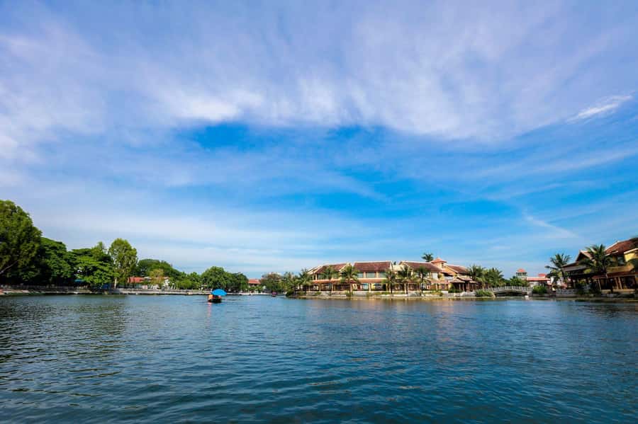 From Hanoi: Hoa Lu, Tam Coc, and Mua Cave Adventure Day Tour - Price and value: why $35 can work for the right traveler