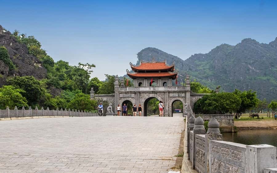 From Hanoi: Hoa Lu, Tam Coc, and Mua Cave Adventure Day Tour - Who should book this tour (and who should reconsider)