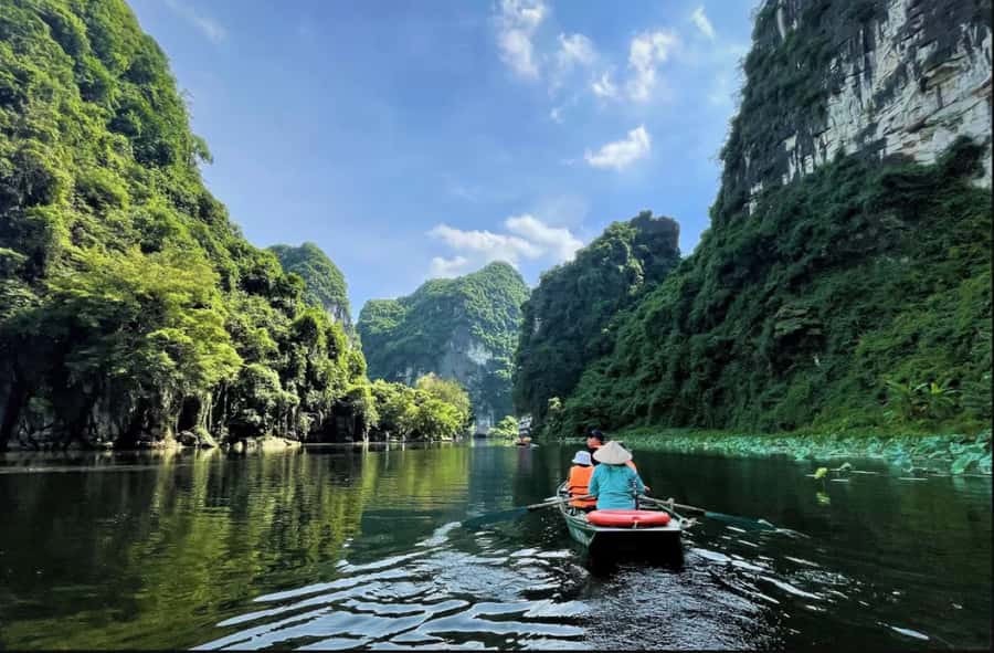 From Hanoi: Hoa Lu, Tam Coc, and Mua Cave Adventure Day Tour - Should you book this Hoa Lư–Tam Cốc–Múa Cave day trip?