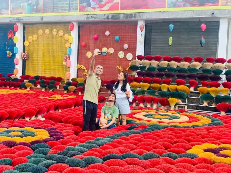 From Hanoi: Incense Village, Conical Hat and HaThai Art Tour - Chuong conical hat village: a 300-year craft you can personalize