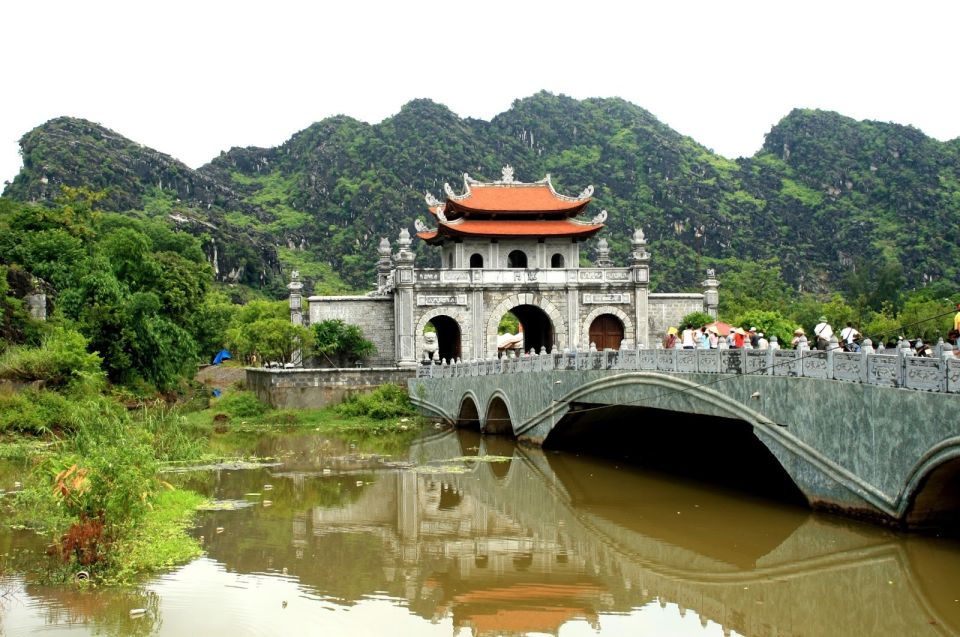 From Hanoi: Ninh Binh & Cuc Phuong National Park 2-Day Tour - Tam Coc boat rowing: limestone caves among the rice fields