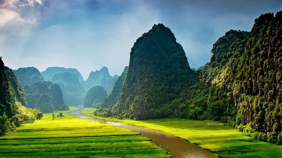 From Hanoi: Ninh Binh Ha Long Bay 5-Star 3-Day Cruise - Day 3: Tai Chi sunrise, Sung Sot Cave, then back to Hanoi