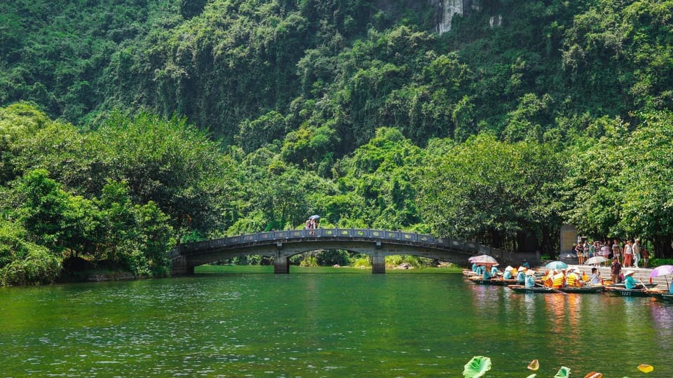 From Hanoi: Ninh Binh Hoa Lu or Bai Dinh, Trang An, Mua Cave - Trang An Boat Tour: Caves, Limestone Cliffs, and Green Water