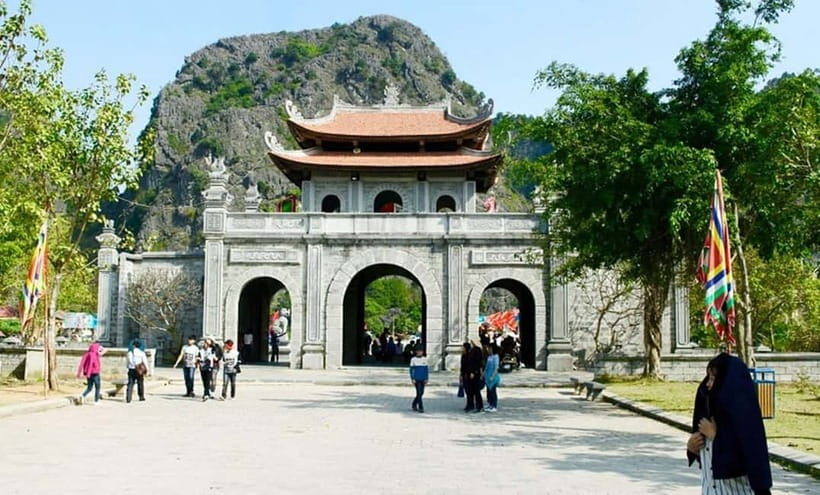 From Hanoi: Ninh Binh, Hoa Lu, Trang An Mua Cave Day Tour - Mua Cave stairs: the climb that earns the view