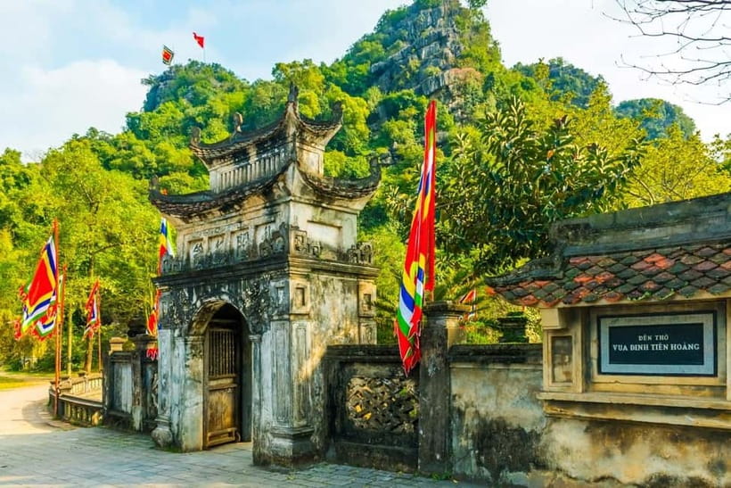 From Hanoi: Tam Coc Boat Trip and Hoa Lu & Mua Cave Tour - Why Ninh Binh feels like a different world from Hanoi