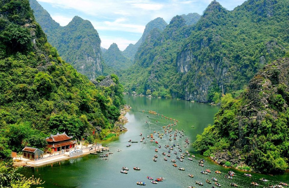 From Hanoi: Trang An & Bai Dinh Pagoda Full-Day Private Tour - Lunch in Ninh Binh: goat-meat flavors with mixed expectations