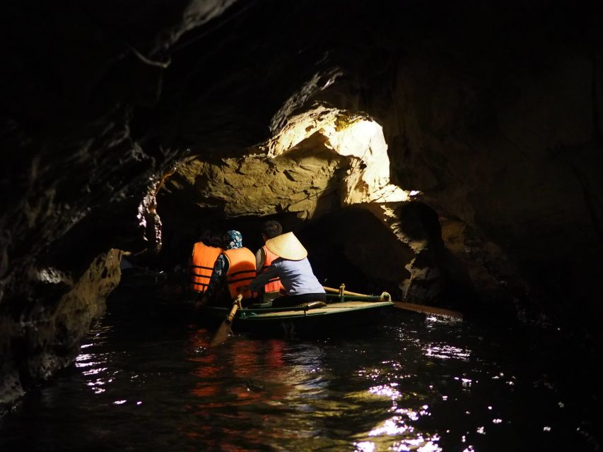 From Hanoi: Trang An & Bai Dinh Pagoda Full-Day Private Tour - Trang An UNESCO: the boat ride that makes the day worth it