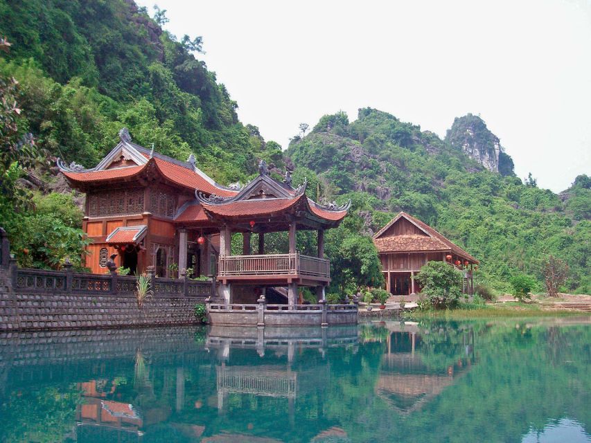 From Hanoi: Trang An & Bai Dinh Pagoda Full-Day Private Tour - The value of a private group (and a real guide)