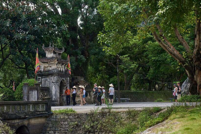 From Hanoi: Trang An, Hoa Lu & Mua Cave Full-Day Luxury Tour - The Hanoi-to-Ninh Binh drive: comfort matters on a 12-hour day