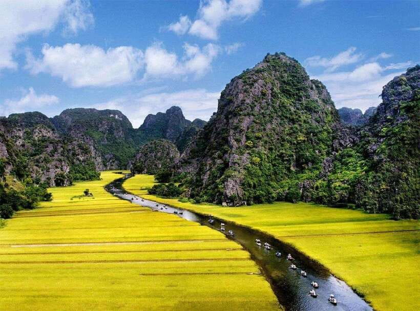 From Hanoi: Trang An, Hoa Lu & Mua Cave Full-Day Luxury Tour - Hoa Lu ancient capital: Dinh and Le temples, 10th-century Vietnam