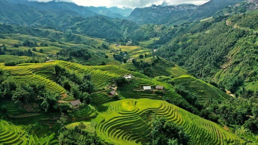 From Hanoi: Trek and Stay: 3-Day Sapa Highlands Adventure - Day 1: Cat Cat Village, the Hydraulic Power Station, and Sin Chai
