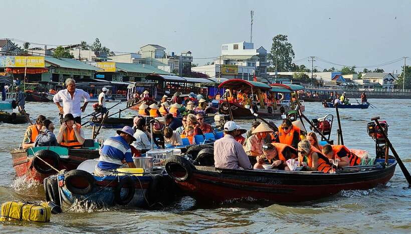 From HCM: Mekong Delta Can Tho Floating Market 2-Day Tour - Day 2 morning: Cai Rang Floating Market before the crowds take over