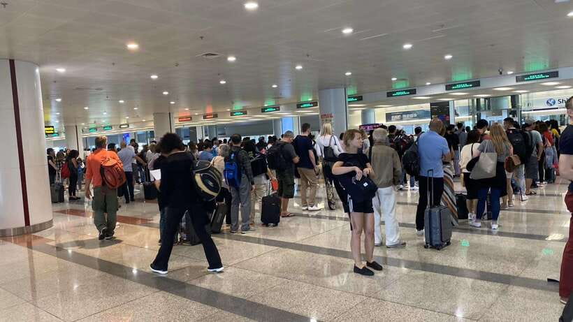 From Ho Chi Minh Airport: Premium Fast Track Immigration - From the Passenger Bridge to Premium Immigration Lane