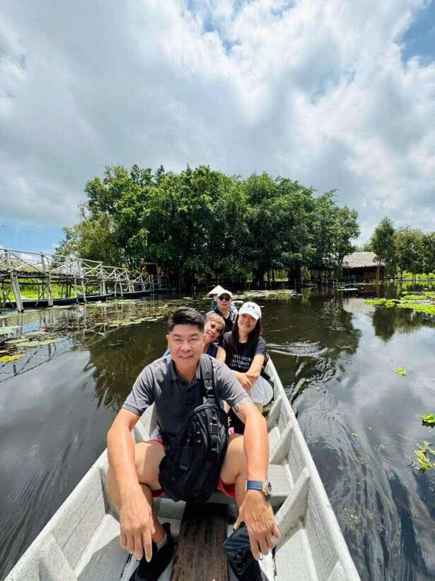 From Ho Chi Minh City: Tan Lap Floating Village Eco Day Tour - The traditional wooden boat ride through Tan Lap’s canals