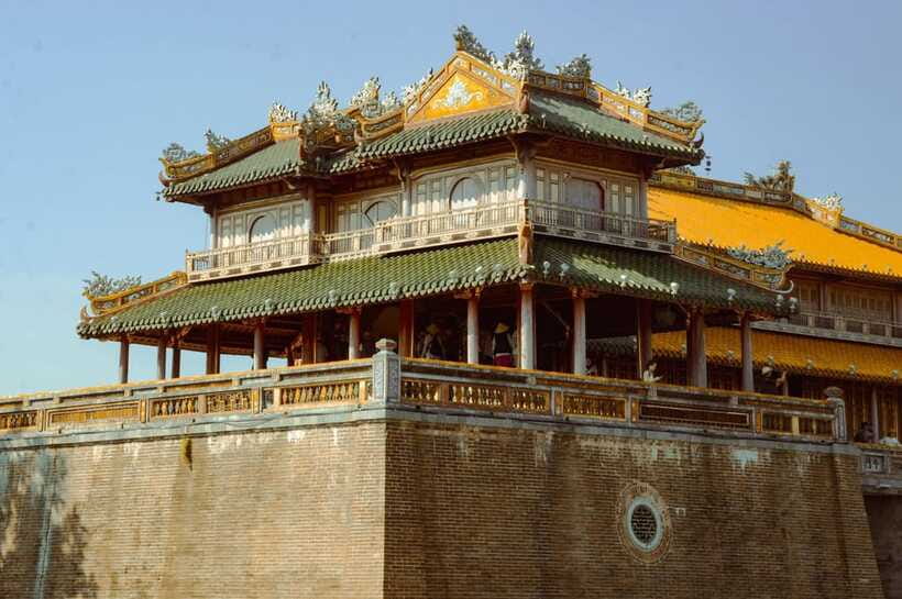 From Hue to History and Nature: DMZ & Phong Nha Cave Tour - Hien Luong Bridge on the Ben Hai River: Geneva Accords in plain sight
