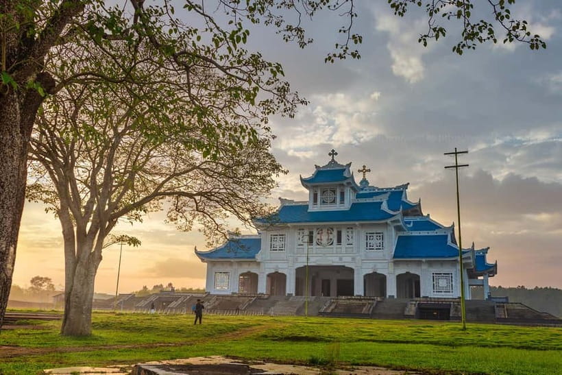 From Hue to History and Nature: DMZ & Phong Nha Cave Tour - Lunch in Phong Nha: Ke Bang National Park area, included and simple