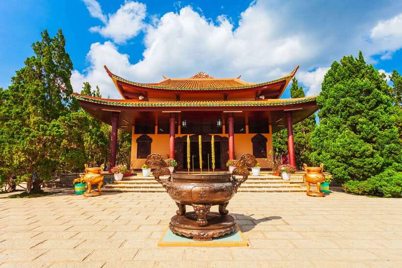 From Nha Trang: Best Seller Top Site Luxury Da Lat City Trip - Da Lat Market: souvenirs with less guesswork
