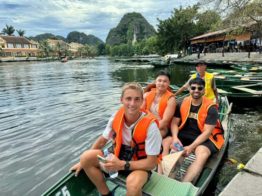 From Ninh Binh : Bai Dinh, Hoa Lu, Trang An, Mua Cave Tour - Mua Cave (Hang Múa): the 500 steps to the viewpoint