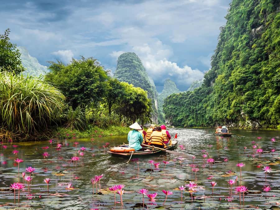 From Ninh Binh : Hoa Lu, Bich Dong, Trang An, Mua Cave Tour - Bich Dong Pagoda: A Quiet Temple Stop with Real Climbing (In a Good Way)